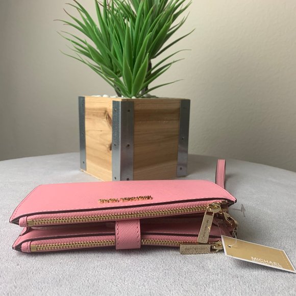 MICHAEL KORS LG DOUBLE ZIP WRISTLET - Picture 2 of 5